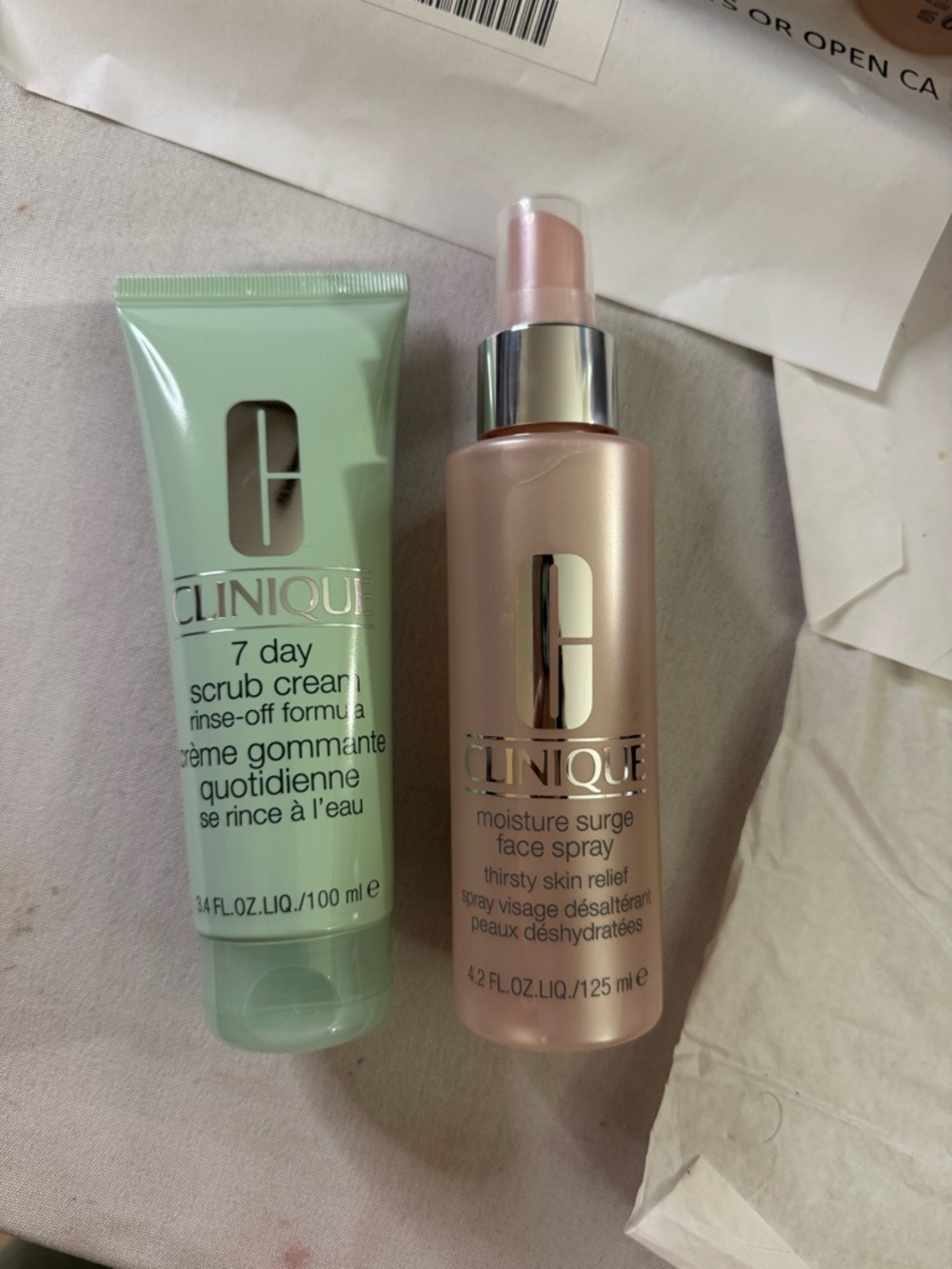 Clinique Moisture Surge Face Spray & 7 Day Scrub Cream - Pink & Mint